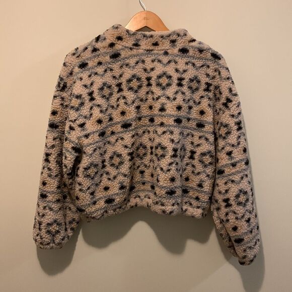 Love Tree - Sherpa Cropped Pullover​​​ - Picture 2 of 3